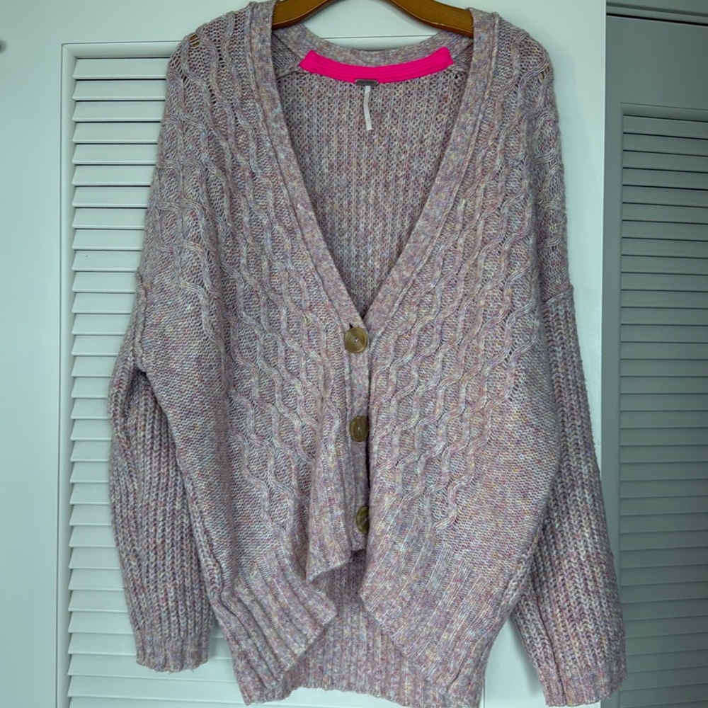 PRE-OWNED FREE PEOPLE OVERSIZED CARDIGAN! PINK! SIZE XS!